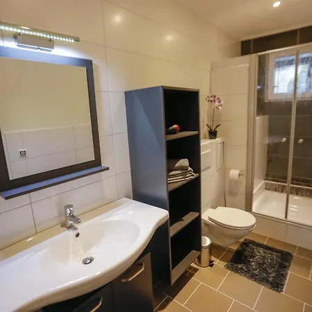 Apartment Turis 65-2 *